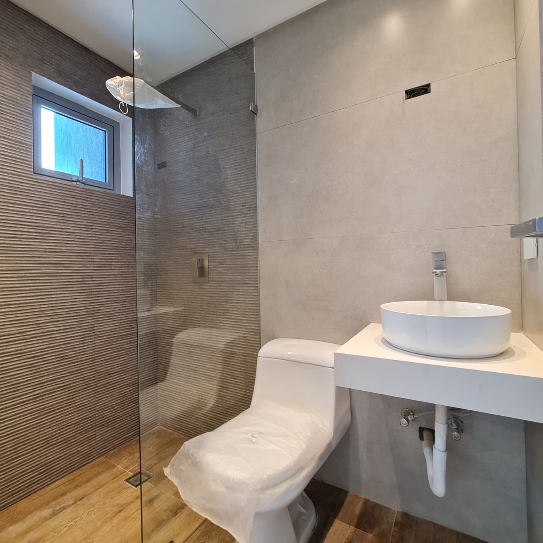 Modern and Spacious Family Home in Altos de Guaparo